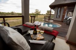 Safari Club Premium Accommodation - JM_villa_pool_1