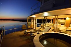 Safari Club Premium Accommodation - Zambezi_Queen